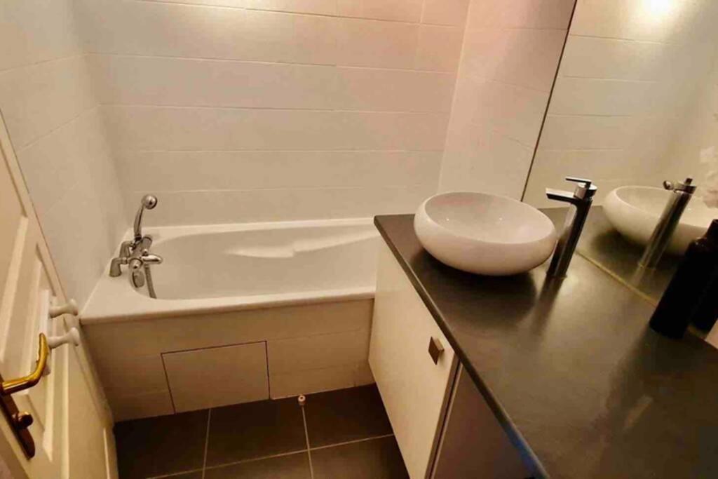 Tichnich Appartement - 2 Bedrooms - 1 Min Away From Train Station Annemasse Extérieur photo
